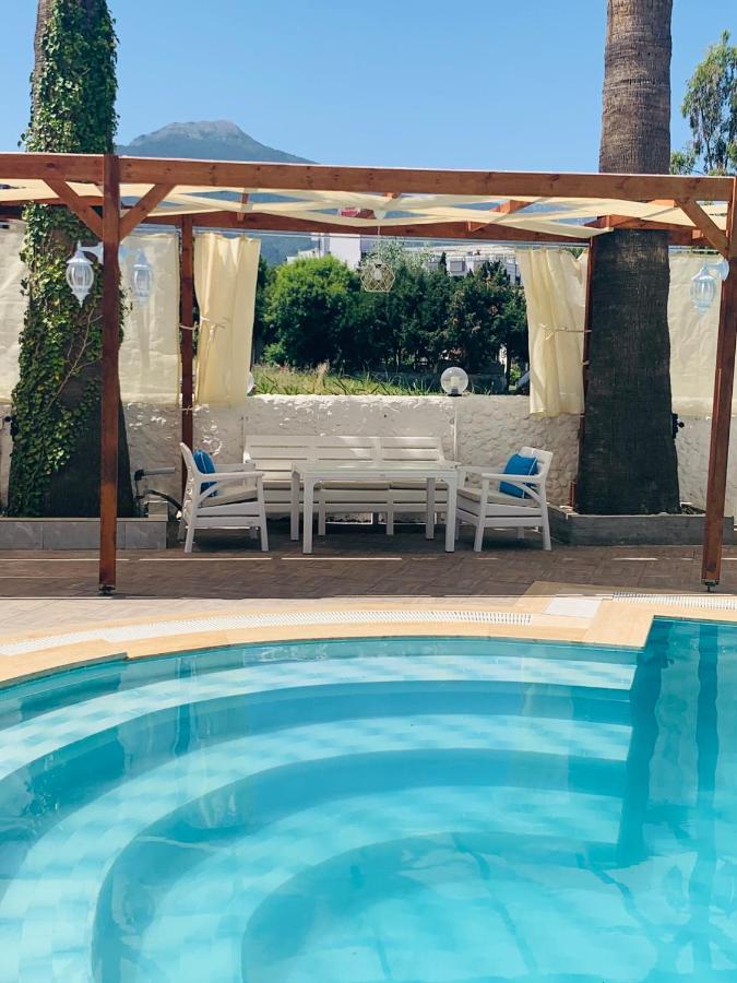 Holiday Hotel
